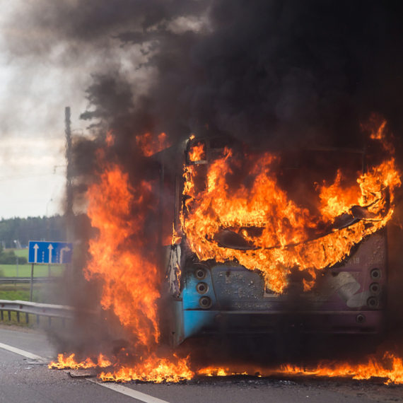 Haos kod Kruševca: Izgoreo autobus nasred puta FOTO/VIDEO