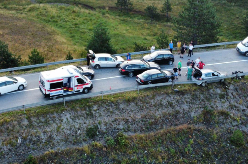Stravičan udes kod Pećinaca: Jedna osoba poginula na licu mesta, troje teško povređenih FOTO