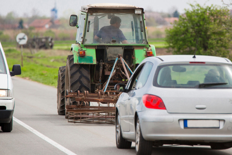 Preticanje preko pune linije: Kada je dozvoljeno po zakonu, a kada se strogo kažnjava
