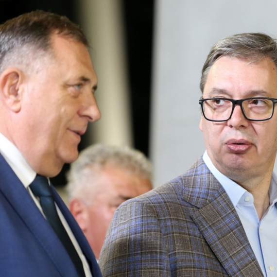 Vučić razgovarao sa Dodikom: Situacija po srpski narod veoma teška FOTO
