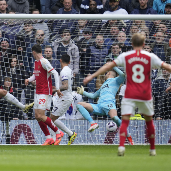 Arsenal vodio 3:0, pa jedva slavio u derbiju Severnog Londona