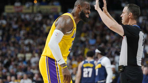Lebron provocirao navijače Denvera, oni mu odgovorili: " Ti si plačljivko" VIDEO