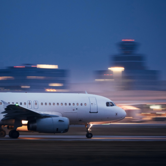 Haos na francuskom aerodromu: Avion išao ka drugom avionu, a onda... Pilot plakao, ruke mu se tresle VIDEO