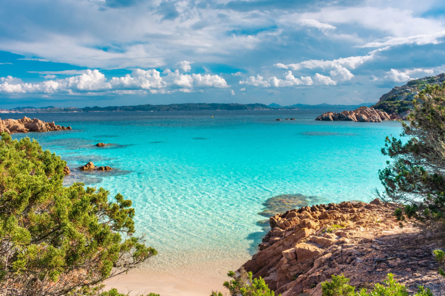 Ovaj skriveni dragulj Mediterana turisti još uvek nisu preplavili: Plaže ostavljaju bez daha FOTO