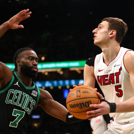 Jović punio kolone, ali mu Boston sa +34 završio sezonu