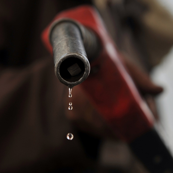 Vučić: "Serbia will not allow uncontrolled fuel price hikes"