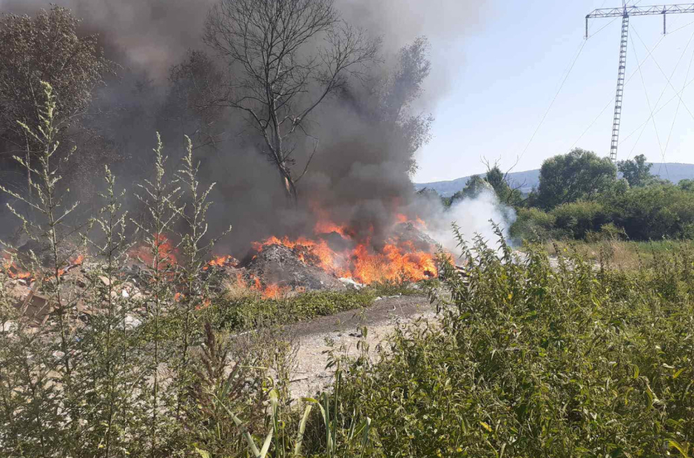 Panika u Somboru – izbio veliki požar; vatra ide ka kućama