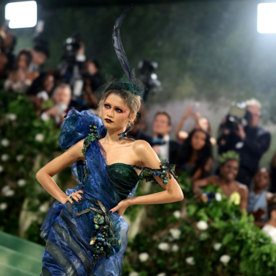 Došli smo da kraja fešte, a ovo su najbolja modna izdanja FOTO/VIDEO