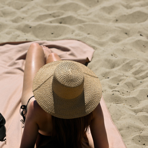 Dermatolozi upozoravaju: Evo šta morska so zaista radi vašem telu i kako da se pravilno štitite