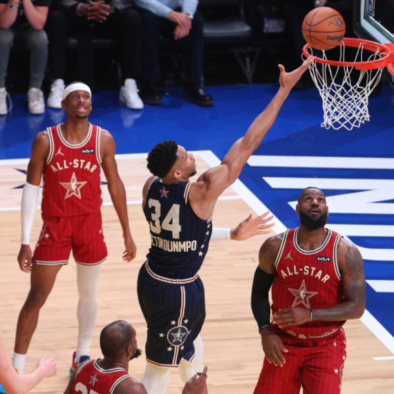 Lebronova evropska odiseja –  sa OI kod Janisa na svadbu u Grčkoj