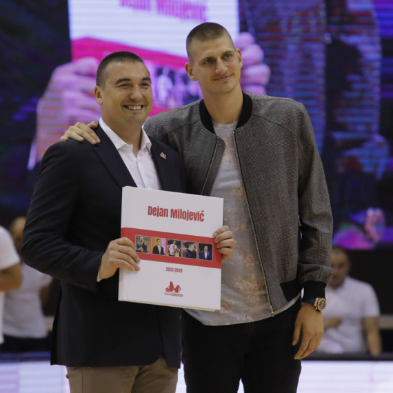 Jokić u majici "brate" dočekao MVP titulu: "Deki, hvala ti"