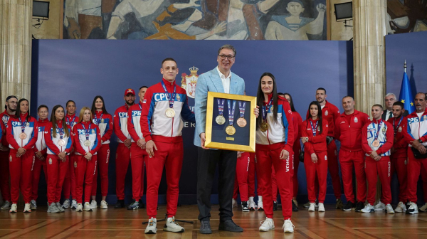 Vlada Republike Srbije nagradila bokserske šampione i njihove trenere