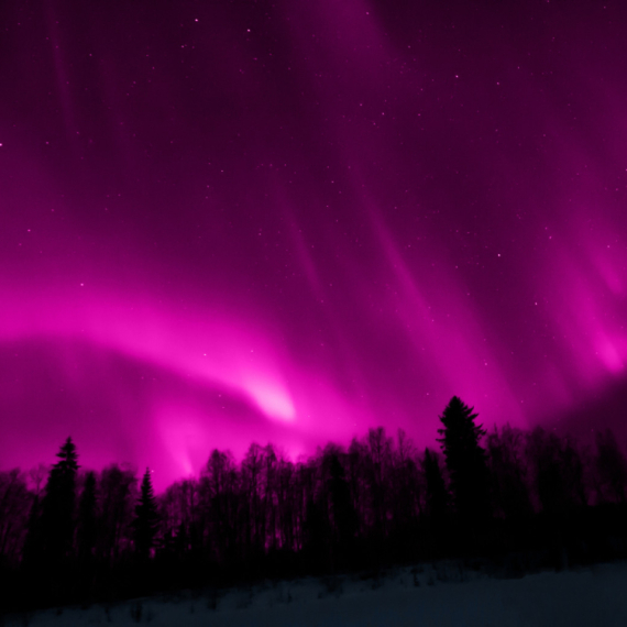 Pogledajte spektakularne prizore Aurore borealis iznad Alpa: Nebo u crvenim i ljubičastim nijansama FOTO
