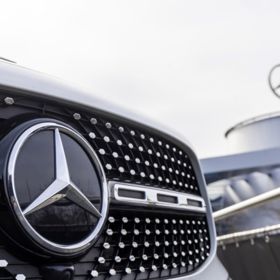 Mercedes priznao poraz, odlučio se za V8