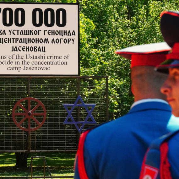 U Donjoj Gradini pomen žrtvama ustaškog zločina: Ministri iz Srbije položili vence FOTO