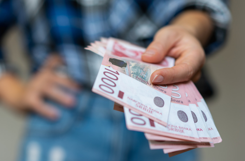 Bliska osoba vam traži novac? NBS savetuje šta prvo da uradite