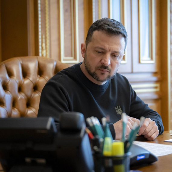 Rusi kipte od besa zbog slike u kabinetu Volodimira Zelenskog FOTO