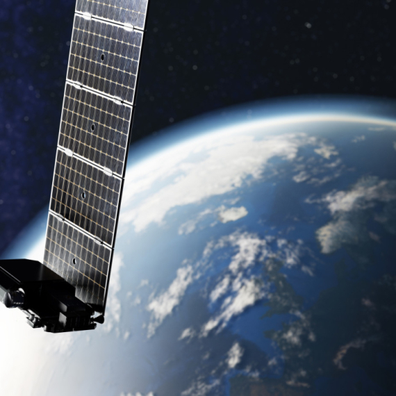 Starlink satelit eksplodirao i juri ka Zemlji