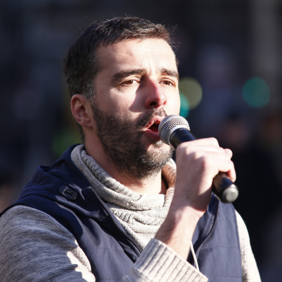 Manojlović "uništen": "Rešenje za tvoju brljotinu je da se dve žene sa liste izjasne kao muškarci" VIDEO