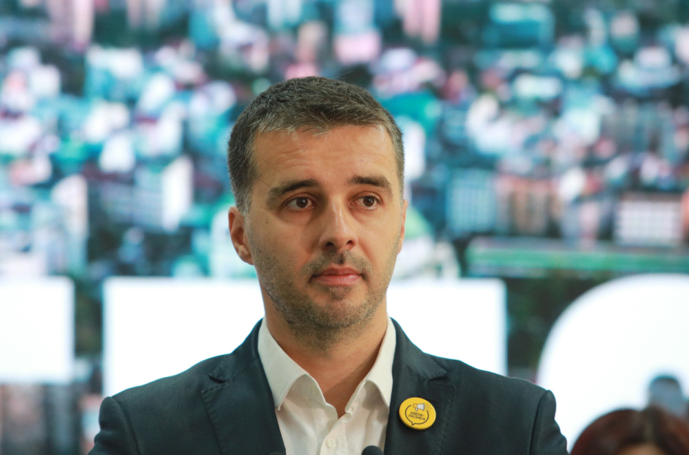 "Što je taj Rokfeler dao novac Savi Manojloviću? Ne finansira ga jer je lep i pametan, već treba da isporuči"