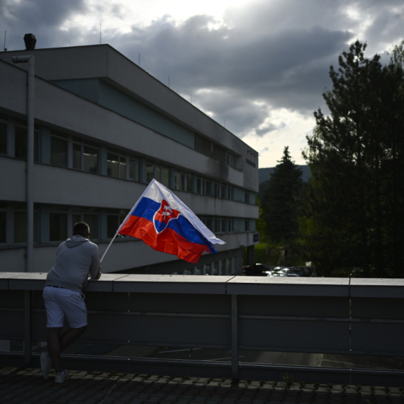 "Robert Fico je između života i smrti"