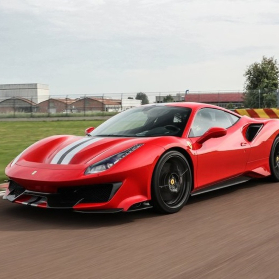 Skupoceni Ferrari završio u reci FOTO