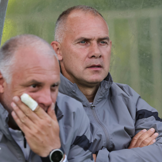 "Grobari" žestoko vređali Nađa i skandirali Duljaju