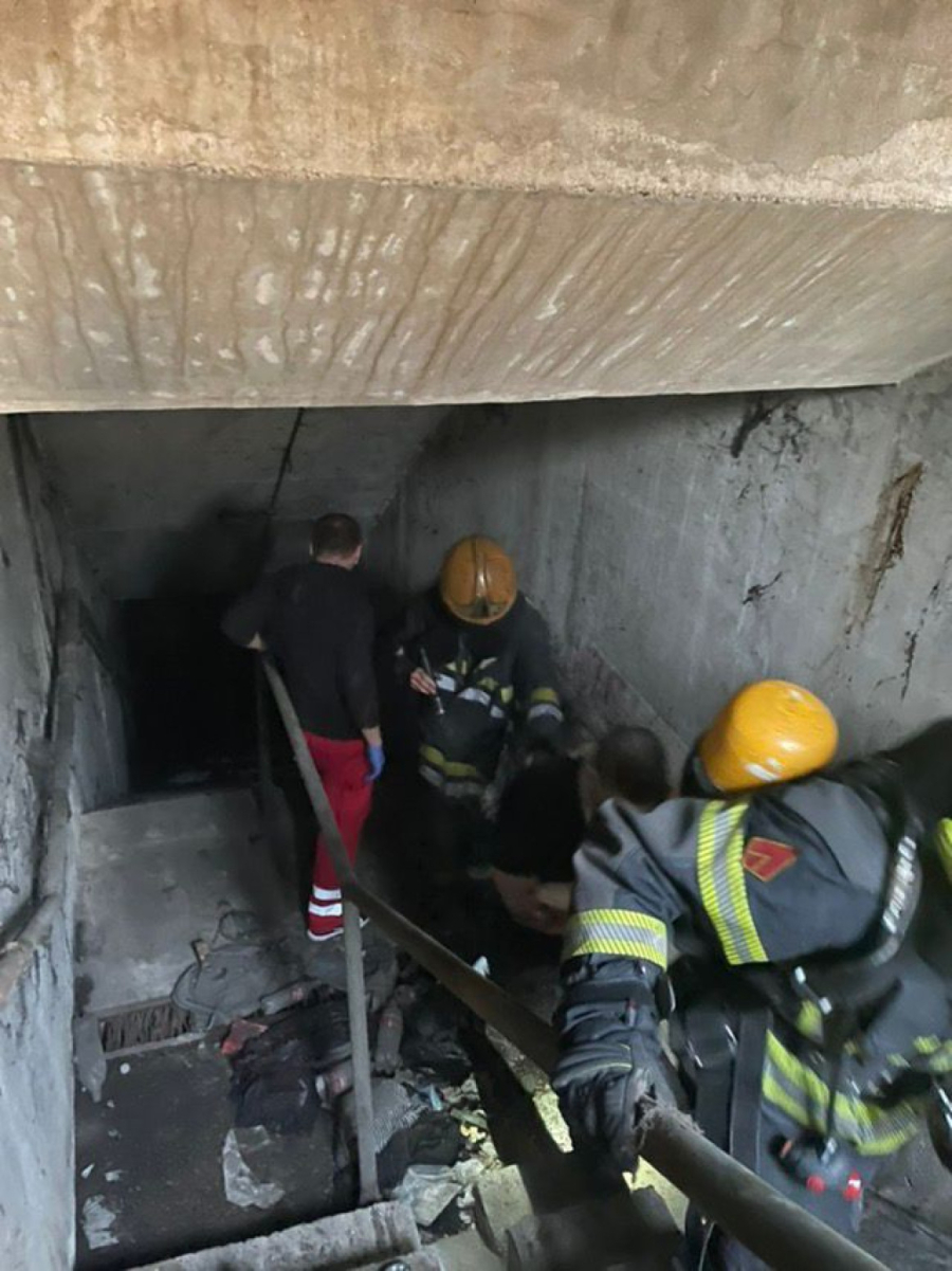 Prvi snimak akcije spasavanja: Ovako su vatrogasci izvlačili iz tunela povređene u sudaru vozova FOTO