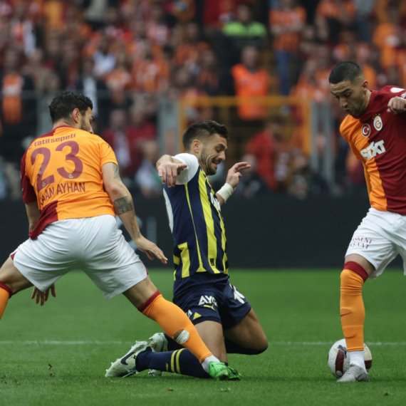 Tadić i Fener pokvarili šampionsku feštu najvećem rivalu VIDEO