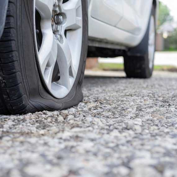 Nemački grad uveo kontroverznu meru: Dužnicima ispumpavaju gume na automobilima