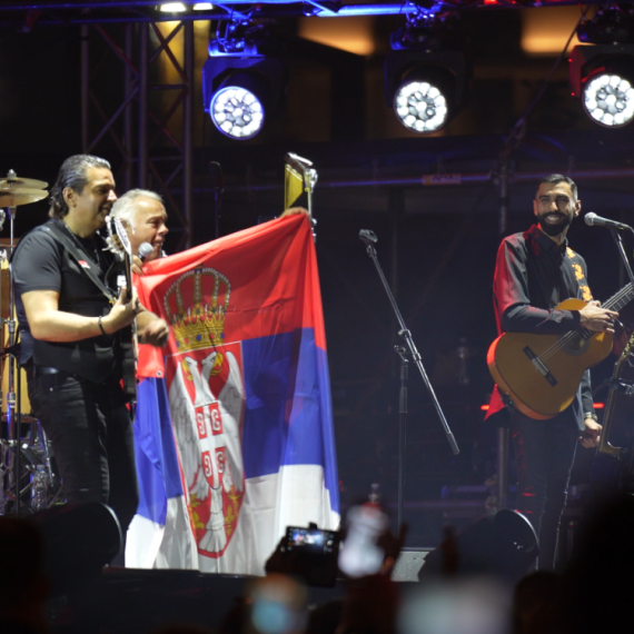 Gipsy Kings oduševili sinoć u Beogradu na vodi: Svirka trajala gotovo tri sata, pevalo se i đuskalo