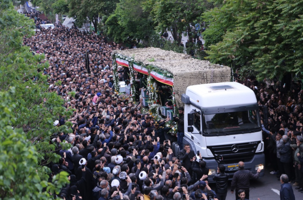 Hiljade ljudi na trgu Šahid: Iran se oprašta od predsednika FOTO/VIDEO