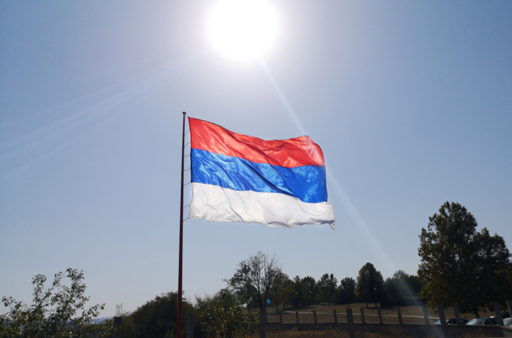 Pokušaj zastrašivanja Srba; Incident na KiM: Skinuta srpska zastava