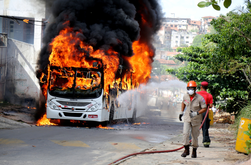 U napadu dronova pogođen školski autobus, povređena deca