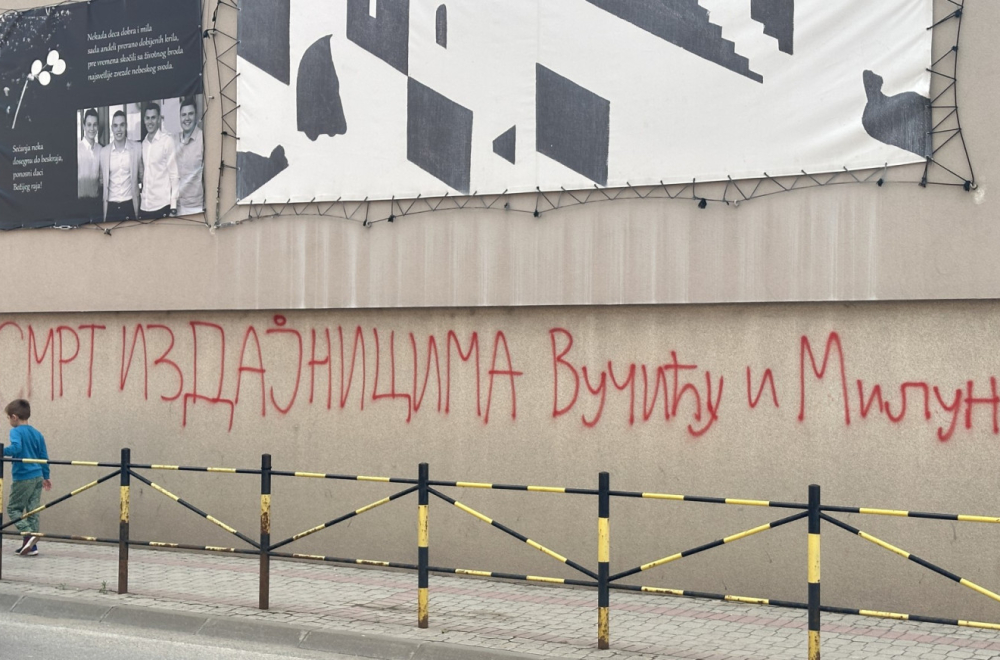 Jezive preteće poruke osvanule u centru Čačka FOTO