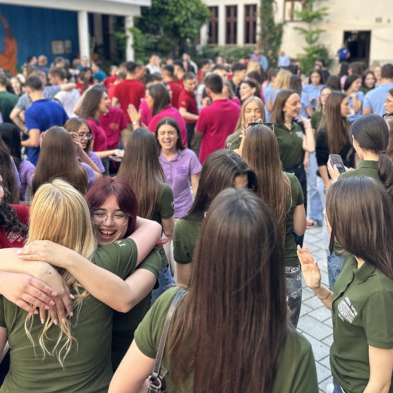 "Jedva smo čekali ovaj trenutak": Pesma i smeh odjekivali centrom Čačka FOTO