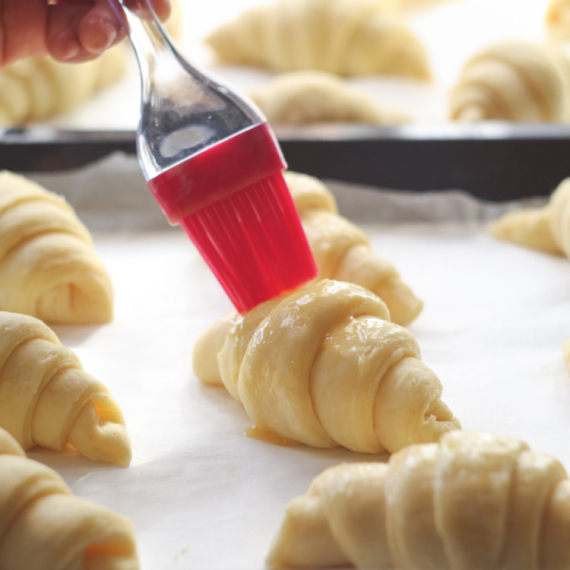 Nemate jaja u frižideru? Evo čime možete da premažete pecivo za zlatnu koru