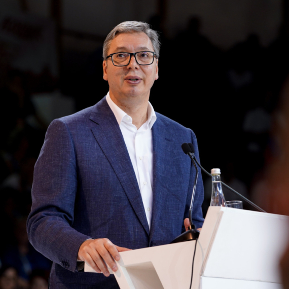 Održan skup izborne liste "Aleksandar Vučić - Čačak sutra"; Vučić: Naš je posao da brinemo o ljudima FOTO