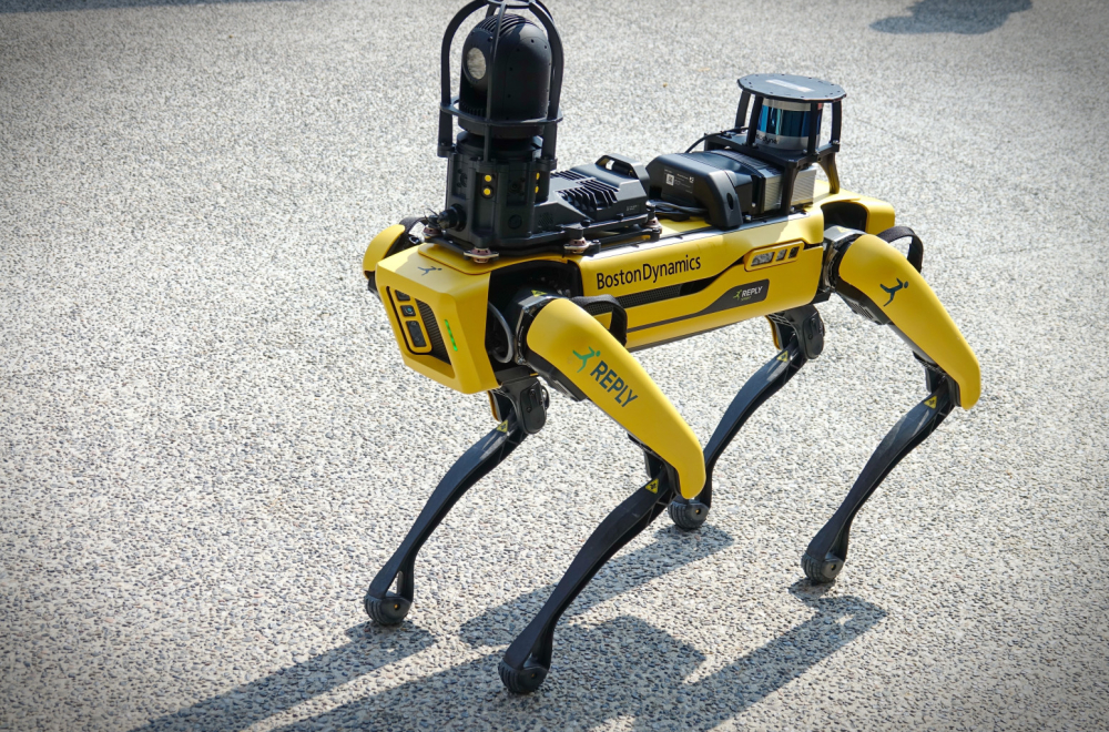 Ko sve radi u BMW-ovoj fabrici: Pored ljudi i robota, sada je tu i robotski pas VIDEO