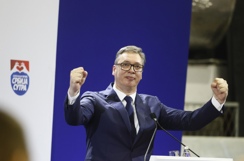 "Ovo  su važni izbori. Obraz Srbiji ne možete da uzmete"; Vučić aplaudirao očevima ubijene dece u Duboni