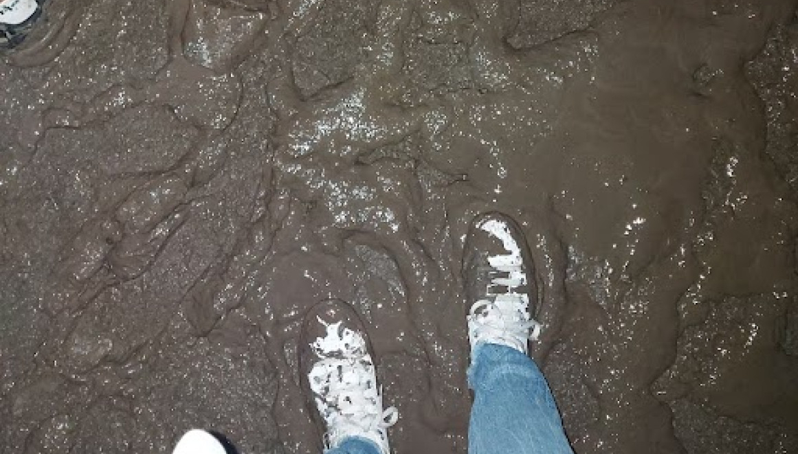Na prodaju blatnjave patike nošene na koncerta Ramštajna: Od cene "boli" glava FOTO
