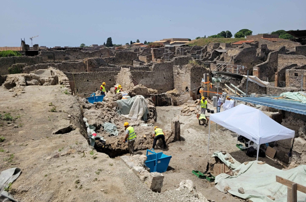 Naučnici pomoću AI preveli svitak iz Herkulaneuma: Jedna reč se stalno ponavlja