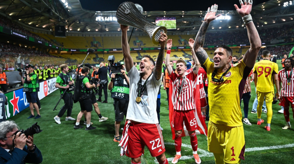 Vlasnik Olimpijakosa obasuo fudbalere milionima