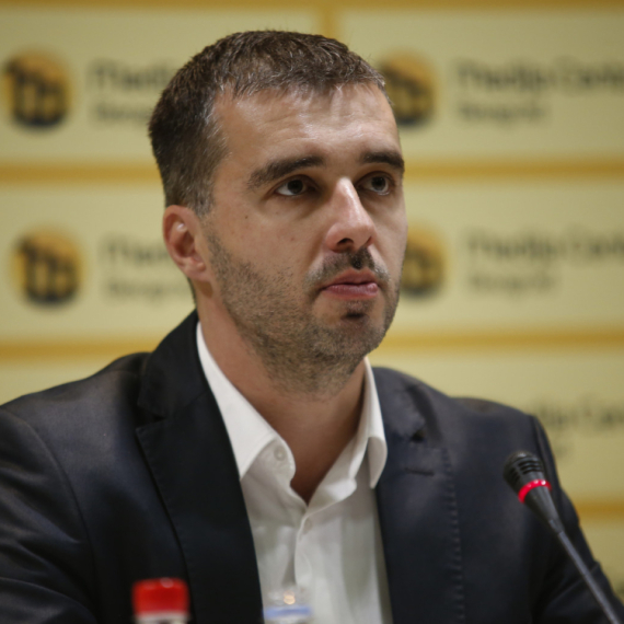 Danijela Nikolić: "Dok se Vučić bori za Srbe na KiM, Manojlović vodi jeftin politički marketing"
