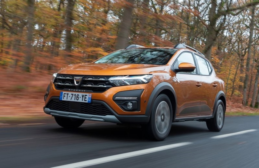 Sandero Stepway je trn u oku svima: Brat srpske Fiat Pande biće mu protivnik!