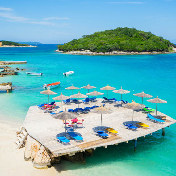 Srbi sve zainteresovaniji za "evropske Maldive": Noćenje sa doručkom i za 35 evra FOTO
