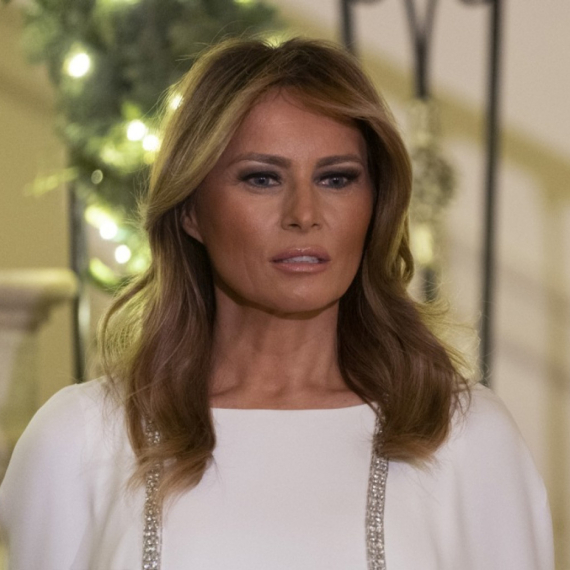 Melanija Tramp progovorila o svojim golim fotografijama: "Ne cenimo lepotu ljudskog tela" FOTO