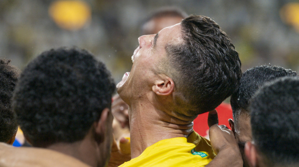 Ronaldo uplakan, a čitav stadion skandira: "Mesi, Mesi" – pa i Nejmar VIDEO