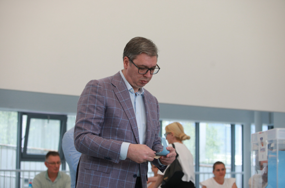 Vučić glasao na Novom Beogradu FOTO