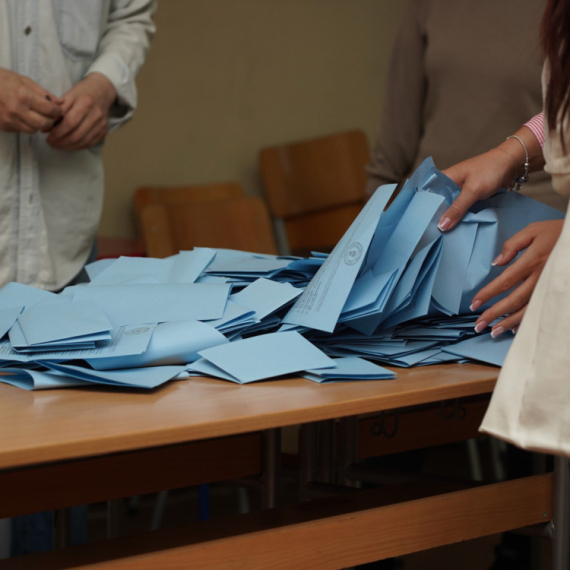 Srbija je glasala: Poznati rezultati; Ubedljiva pobeda SNS-a
